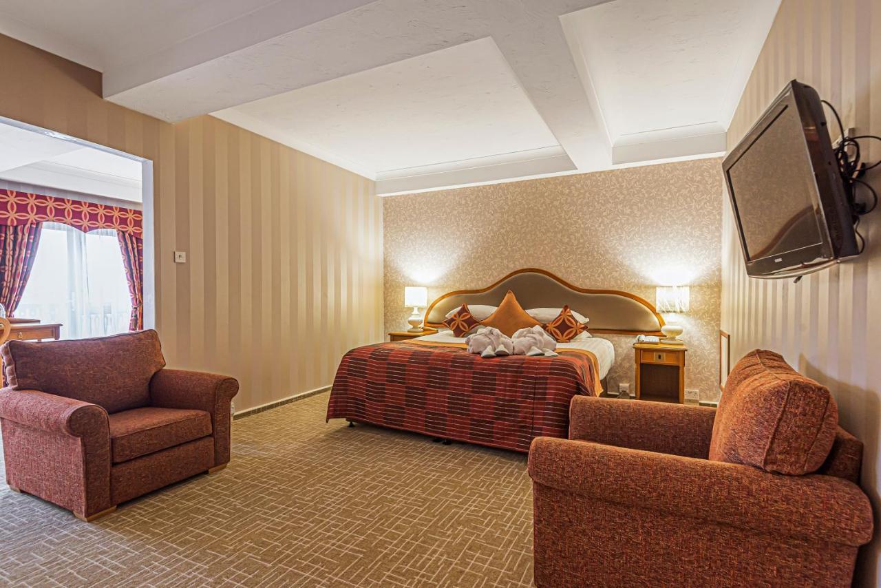 Hotel Coppid Beech Bracknell Exterior foto