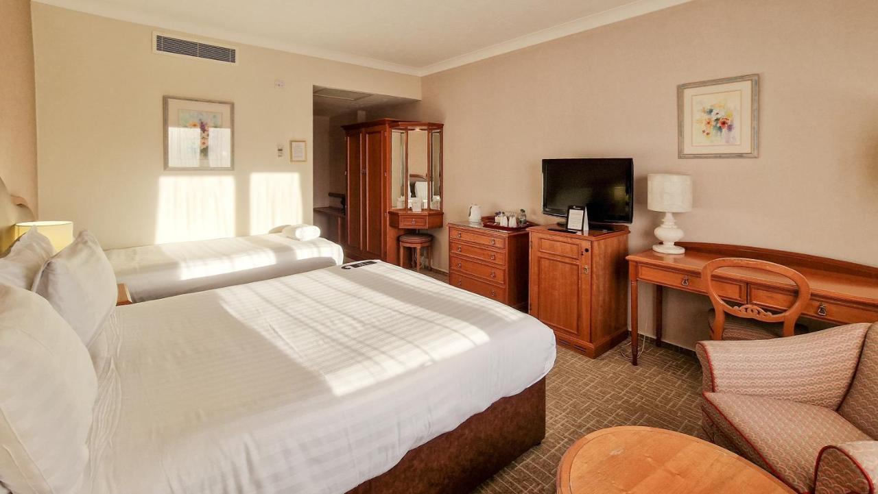 Hotel Coppid Beech Bracknell Exterior foto